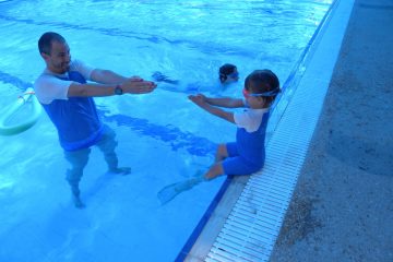 קורס מדריכי שחייה: לימוד הסתגלות למים